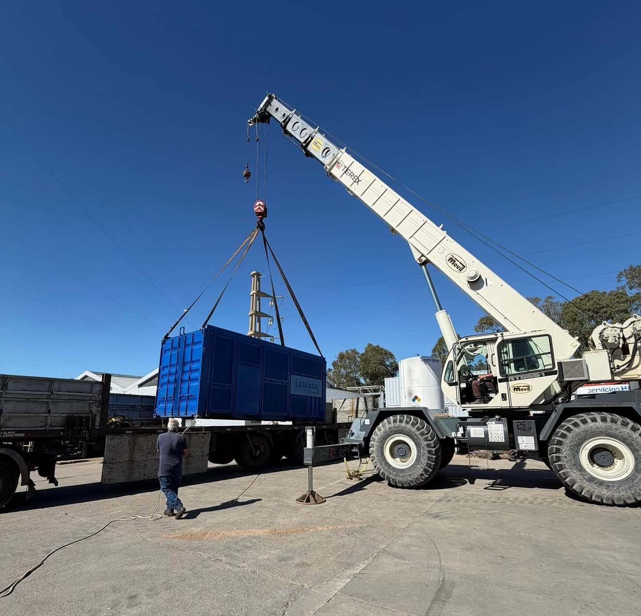 Bomba de hidrolavado — entrega coordinada en planta