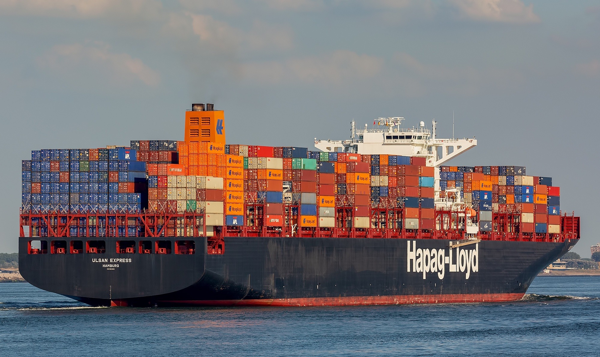 Hapag-Lloyd - Barco de contenedores