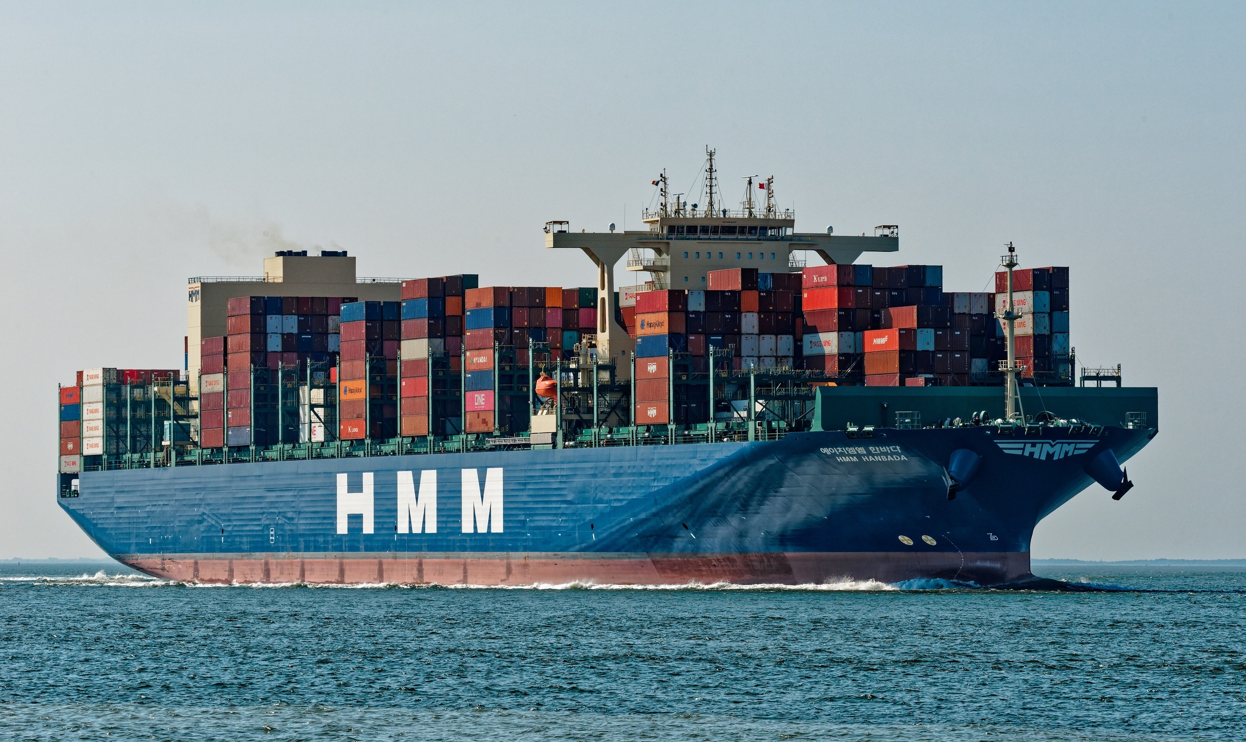 HMM - Barco de contenedores